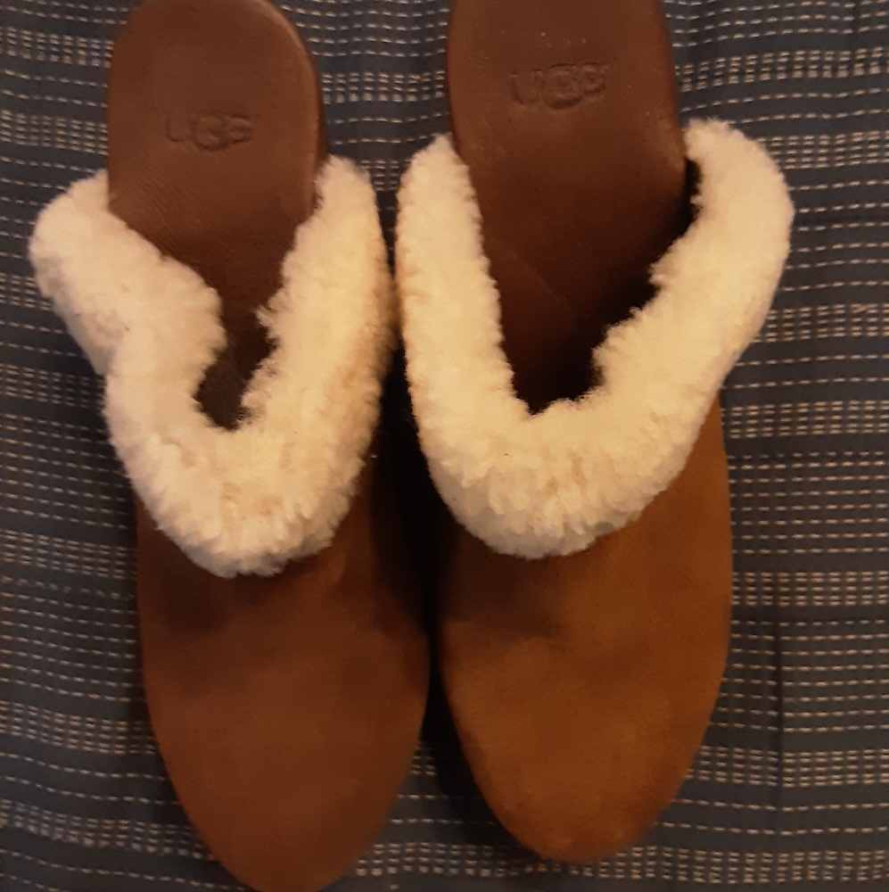 UGG Clogs/mules